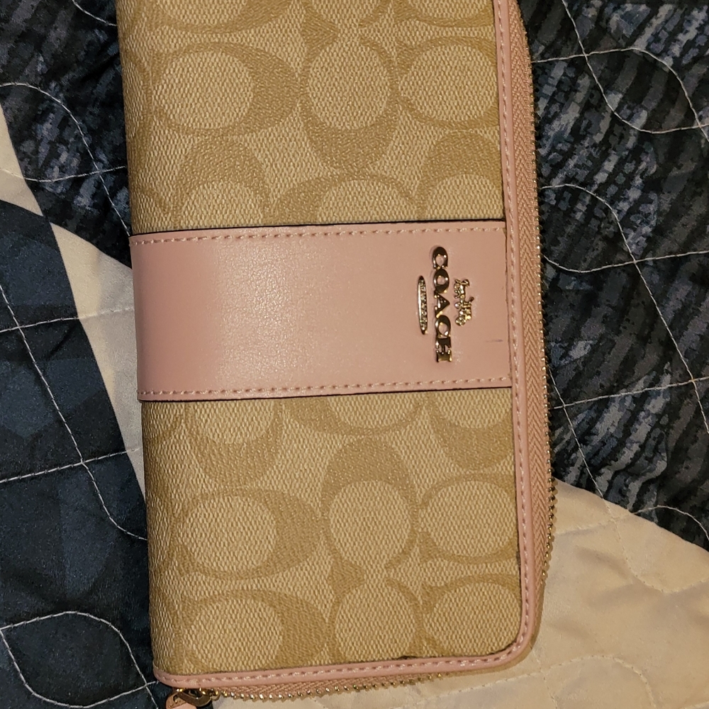 Coach - Picture 4 of 6